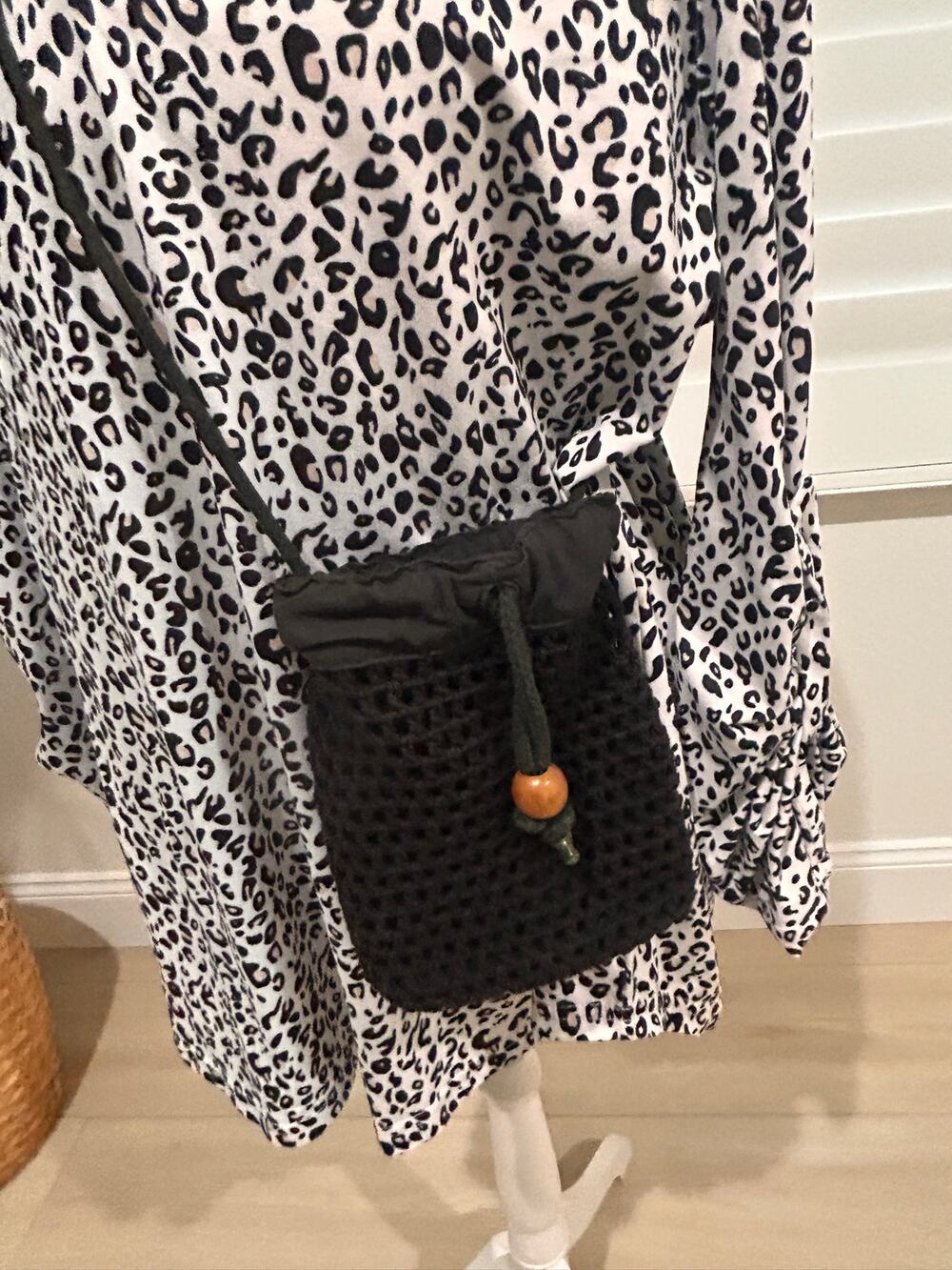 Knitted Black Boho Lined Purse – Wooden Bead String Closure – Brand Unknown